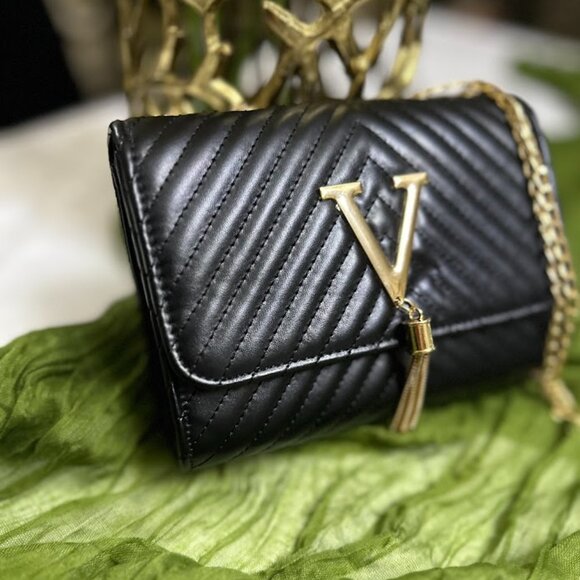 Black Quilted Chevron Shoulder Bag With Gold Chain And Tassel - Picture 2 of 6